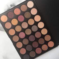 Swatches of the Morphe Brushes 35F Fall Into Forst